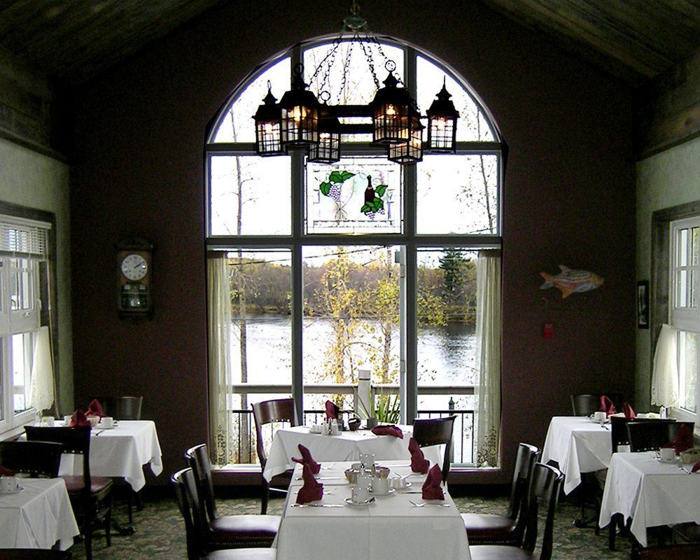 Chateau Logue Hotel Maniwaki Eksteriør billede