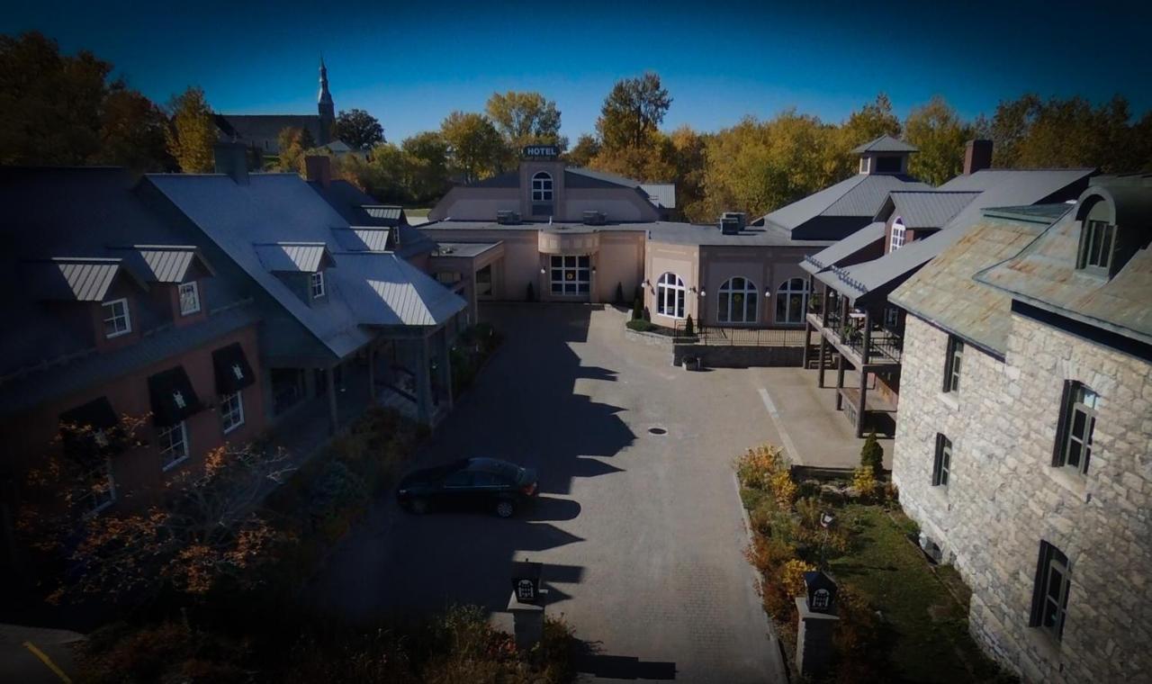 Chateau Logue Hotel Maniwaki Eksteriør billede