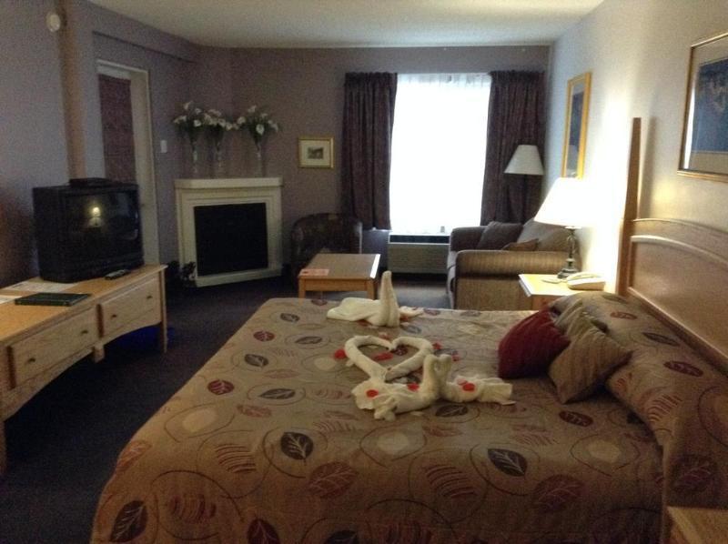 Chateau Logue Hotel Maniwaki Eksteriør billede